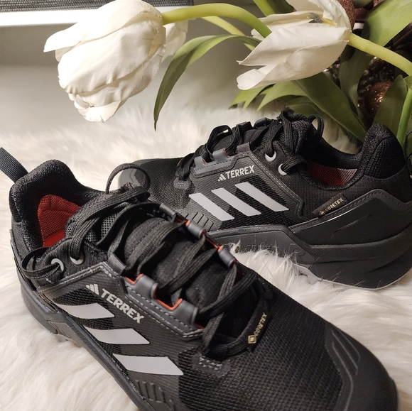 adidas men's Terrex Swift R3 Sneaker Men7/Women new - Picture 3 of 5